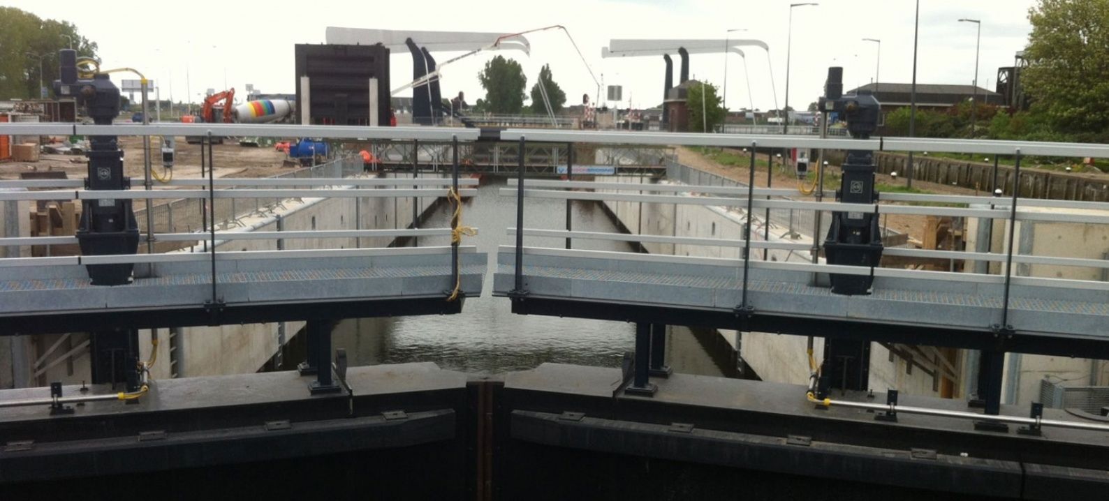 Lock paddles Julianasluice with ADE electromechanical actuators - ATB ...
