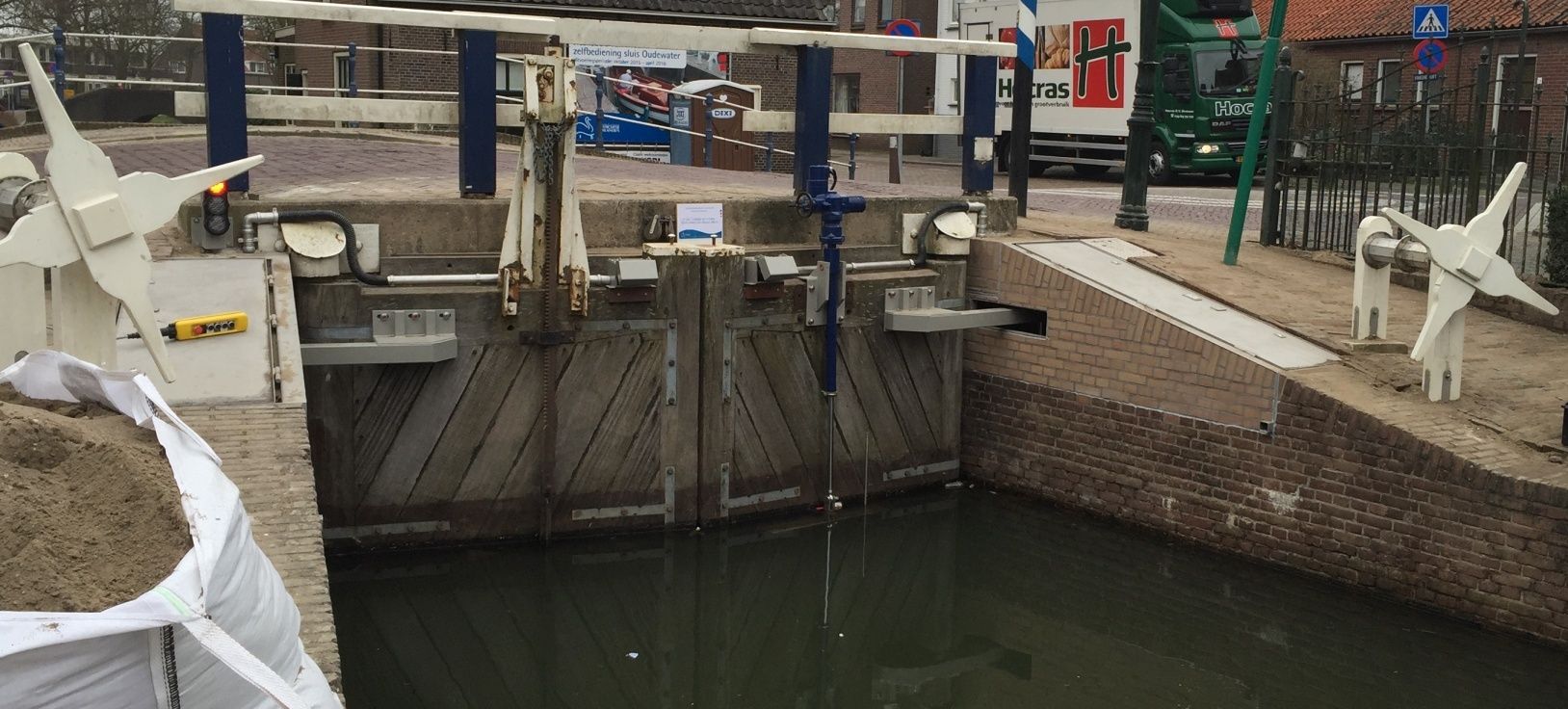 ADE actuators for lock paddles and door Lock Oudewater - ATB Automation