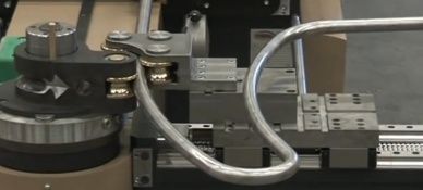 Bending machine for tubes and pipes with servo drive