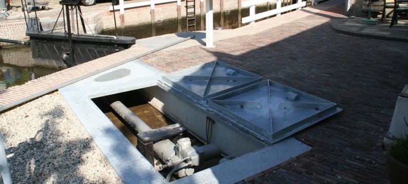 Nieuwe vijzelsystemen met elektrische aandrijving voor de sluisdeurbedienin