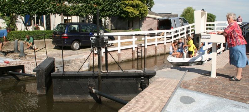 De elektrische vijzelaandrijving is netjes weggewerkt onder de grond