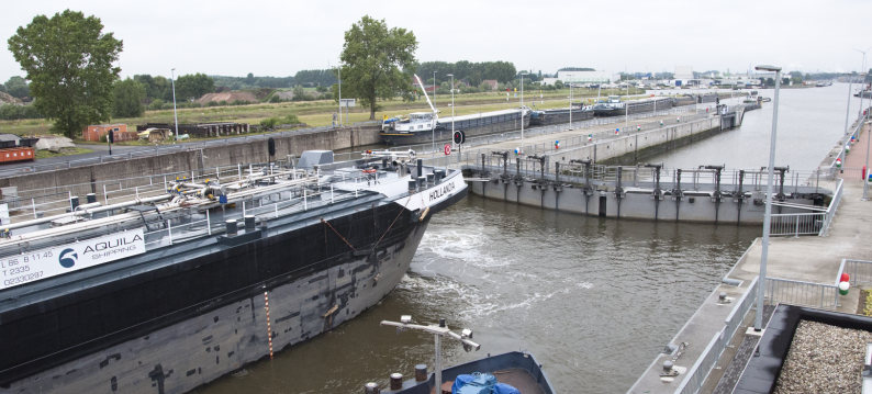  Lock paddle drive in the lock gates of Sluice Evergem