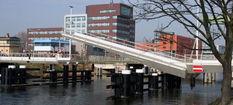 Slider 1 ADE actionneur électromécanique ADE dans le Victoriebrug Alkmaar