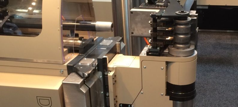 Bending machine with Stober servo