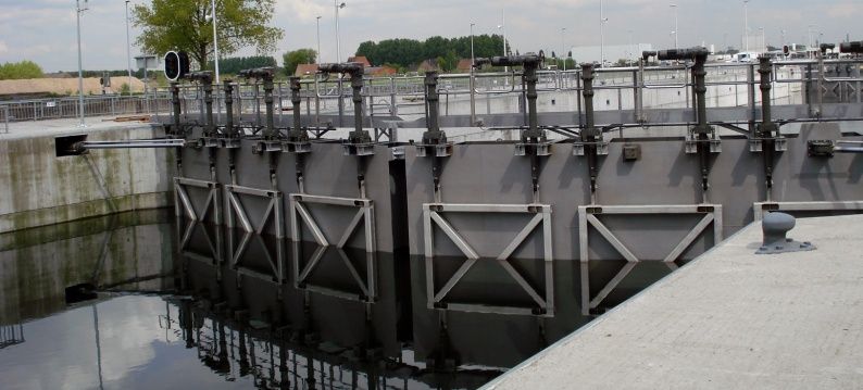 Sluice Evergem with ADE lock paddle drives