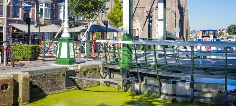 Sluis Leidschendam sluisdeuren en brug