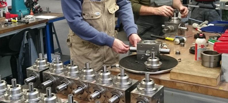 Tandler assembly of spiral bevel gearboxes
